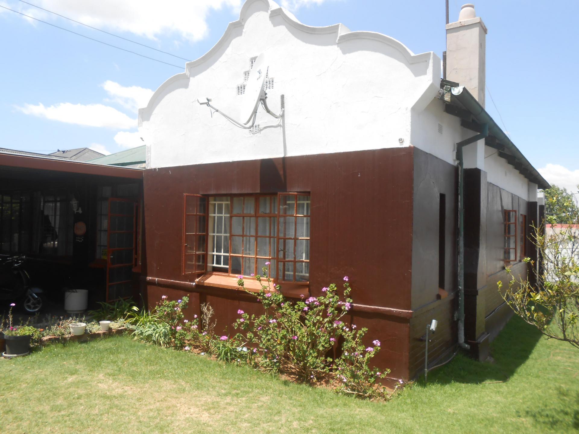 Front View of property in Roodepoort