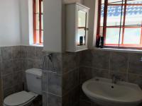 Bathroom 2 - 4 square meters of property in Leonard