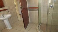Bathroom 1 - 6 square meters of property in Leonard