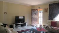 Lounges - 27 square meters of property in Benoni