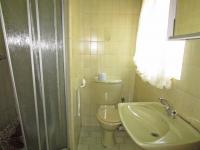 Main Bathroom - 4 square meters of property in Vereeniging
