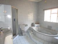 Bathroom 1 - 11 square meters of property in Vereeniging