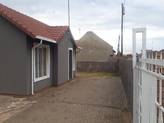 Standard Bank SIE Sale In Execution 2 Bedroom House for Sale in Vosloorus - MR164937