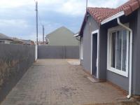Front View of property in Vosloorus