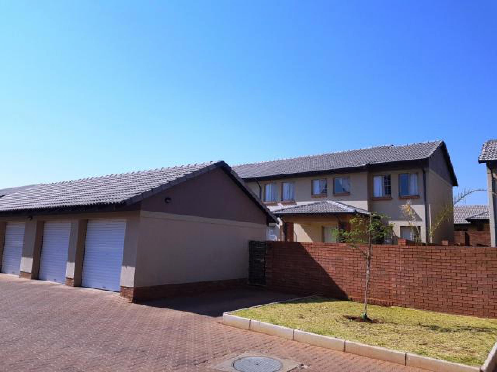Front View of property in Mooikloof Ridge