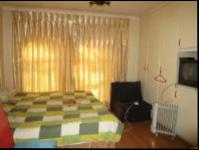 Main Bedroom - 19 square meters of property in Lenasia South