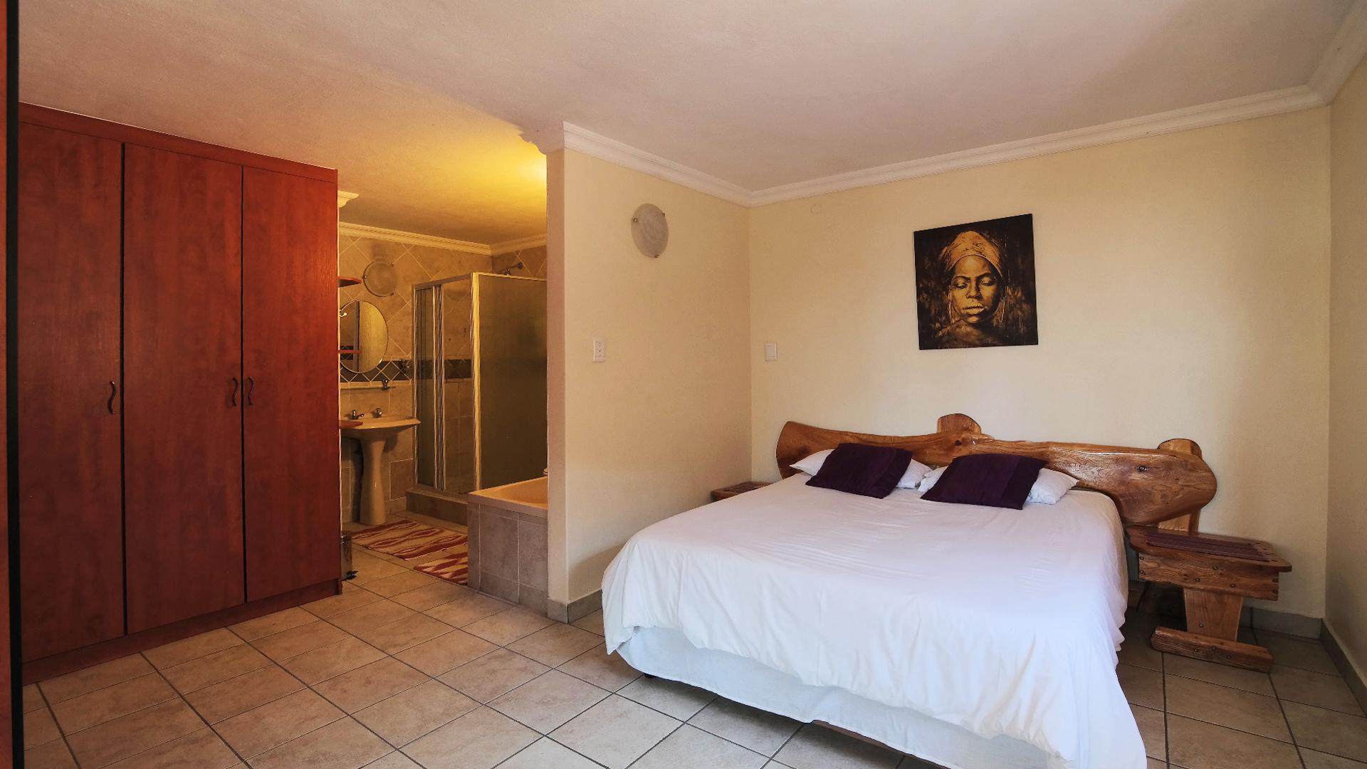 Bed Room 5+ - 99 square meters of property in Montana Park