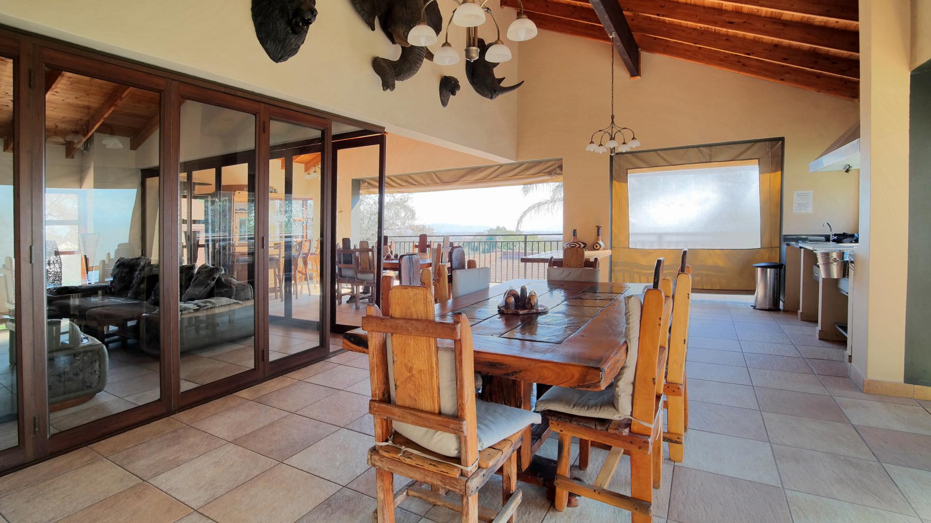 Patio of property in Montana Park