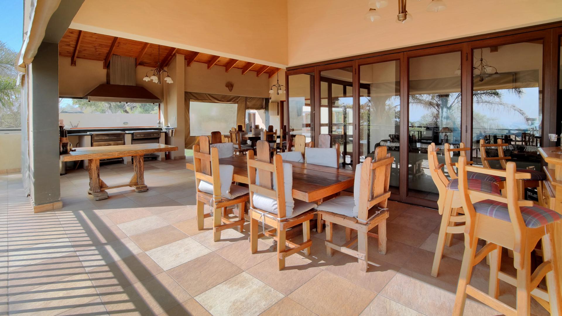 Patio of property in Montana Park