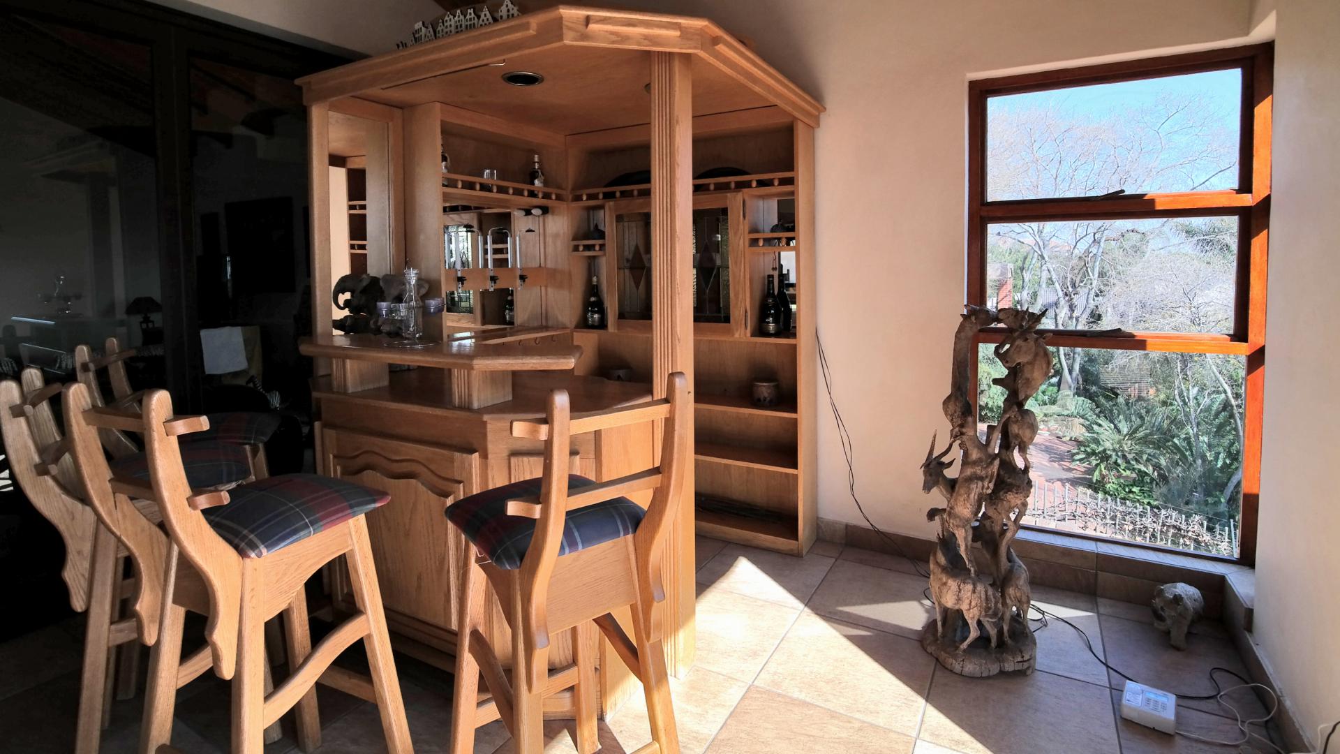 Patio of property in Montana Park