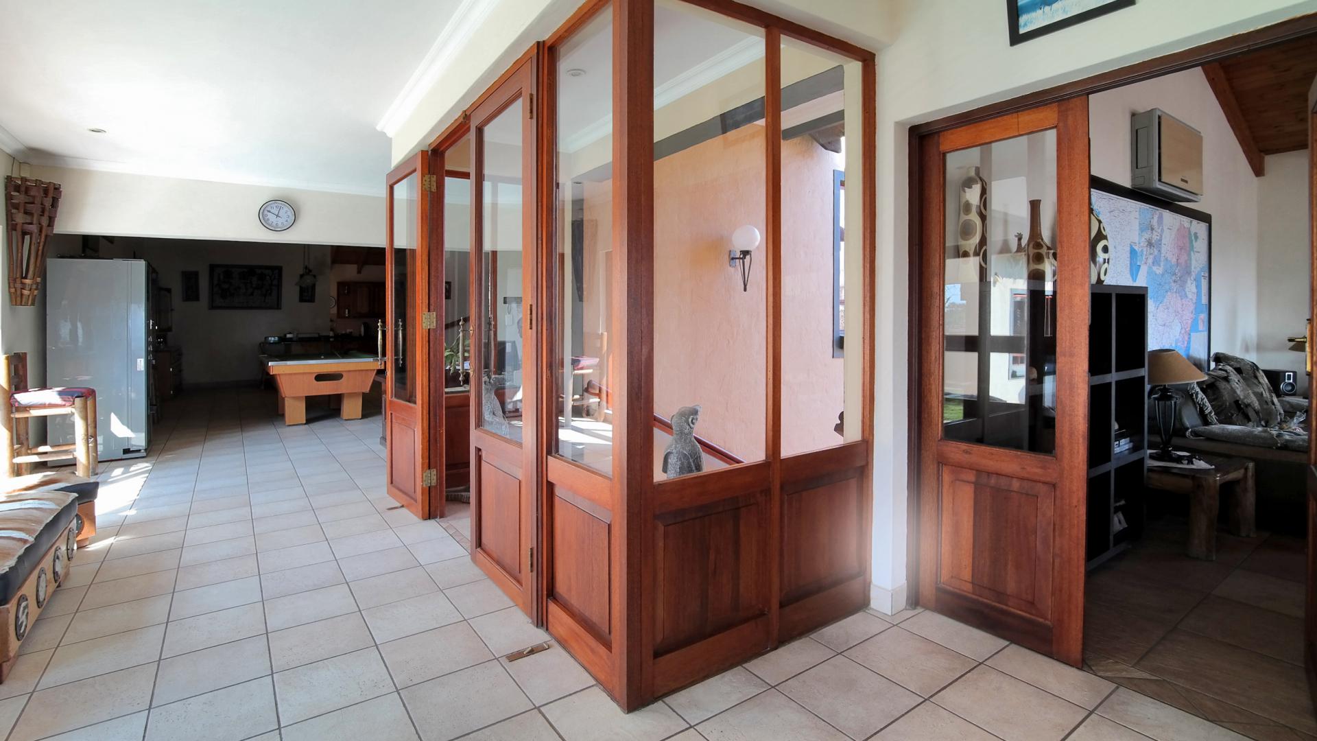 Spaces - 85 square meters of property in Montana Park