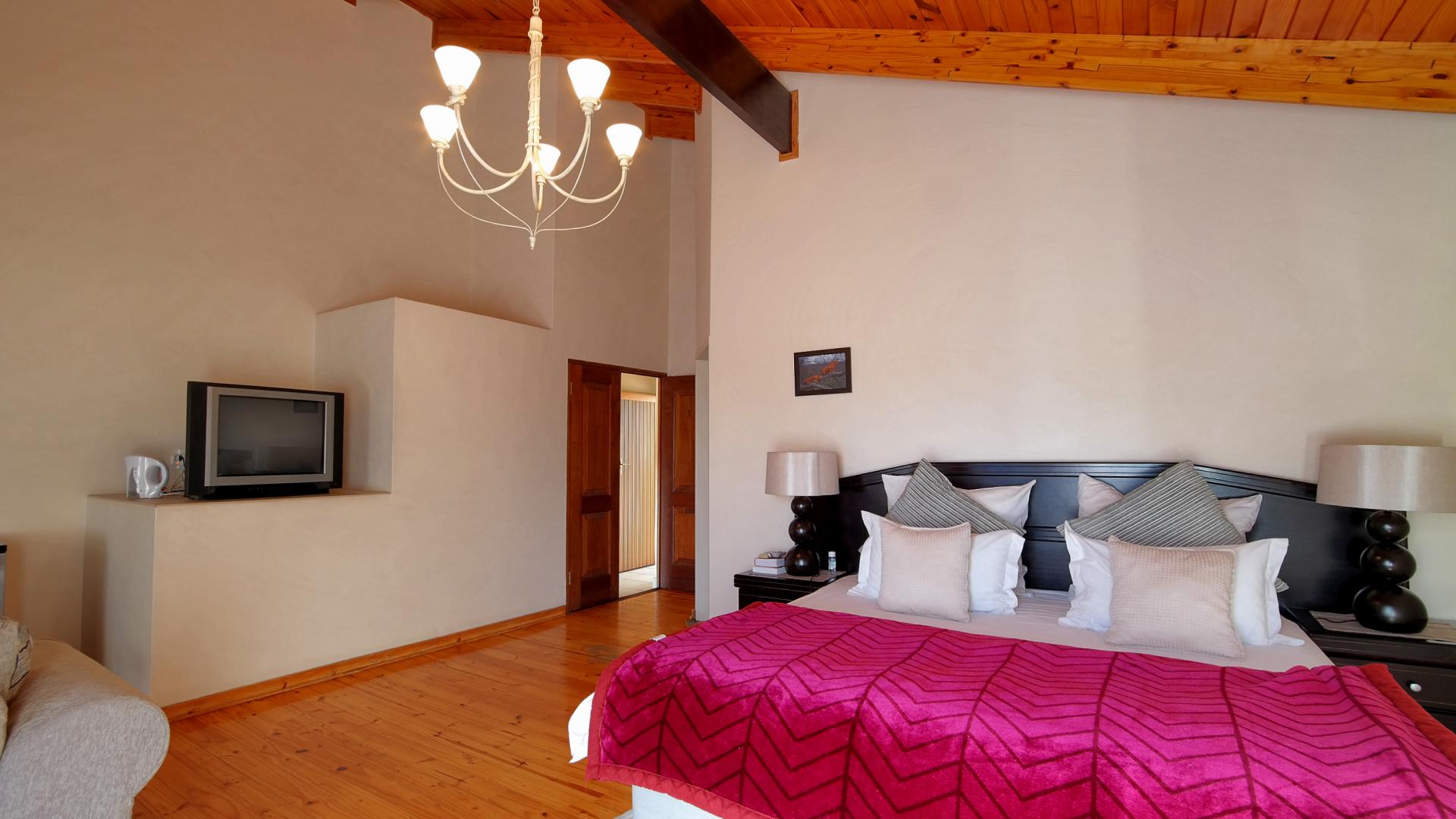 Main Bedroom - 35 square meters of property in Montana Park