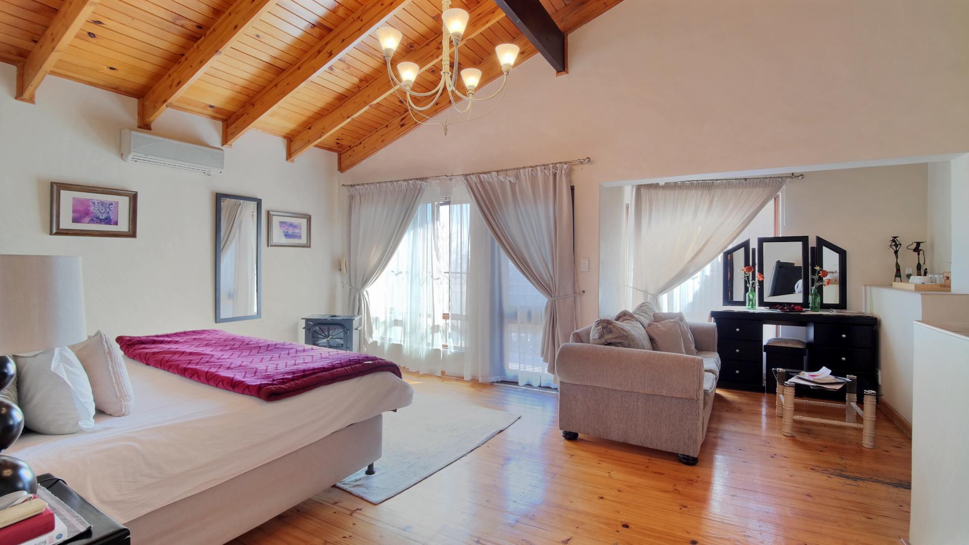 Main Bedroom - 35 square meters of property in Montana Park