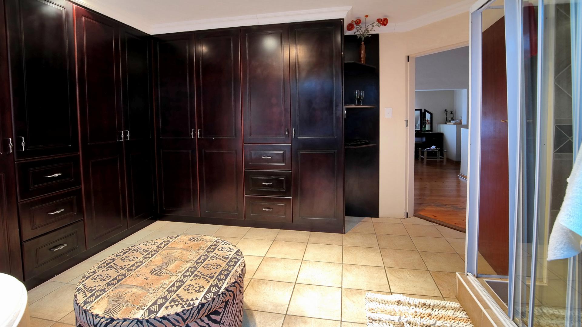 Main Bathroom - 20 square meters of property in Montana Park