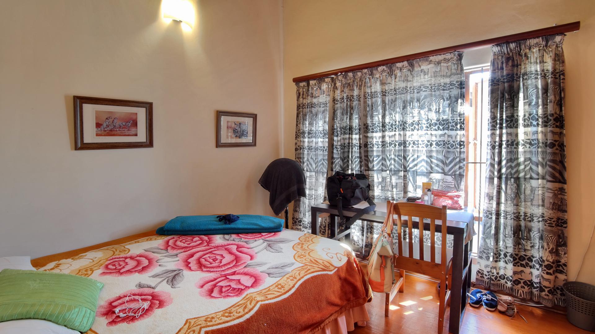 Bed Room 1 - 11 square meters of property in Montana Park