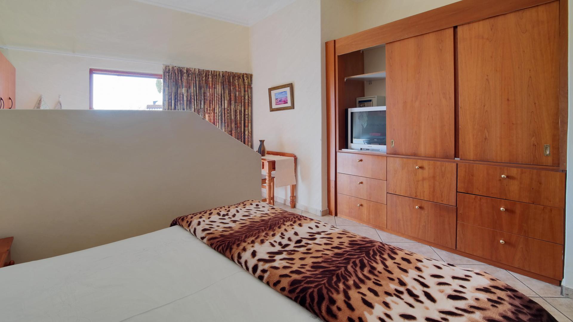 Bed Room 4 - 17 square meters of property in Montana Park