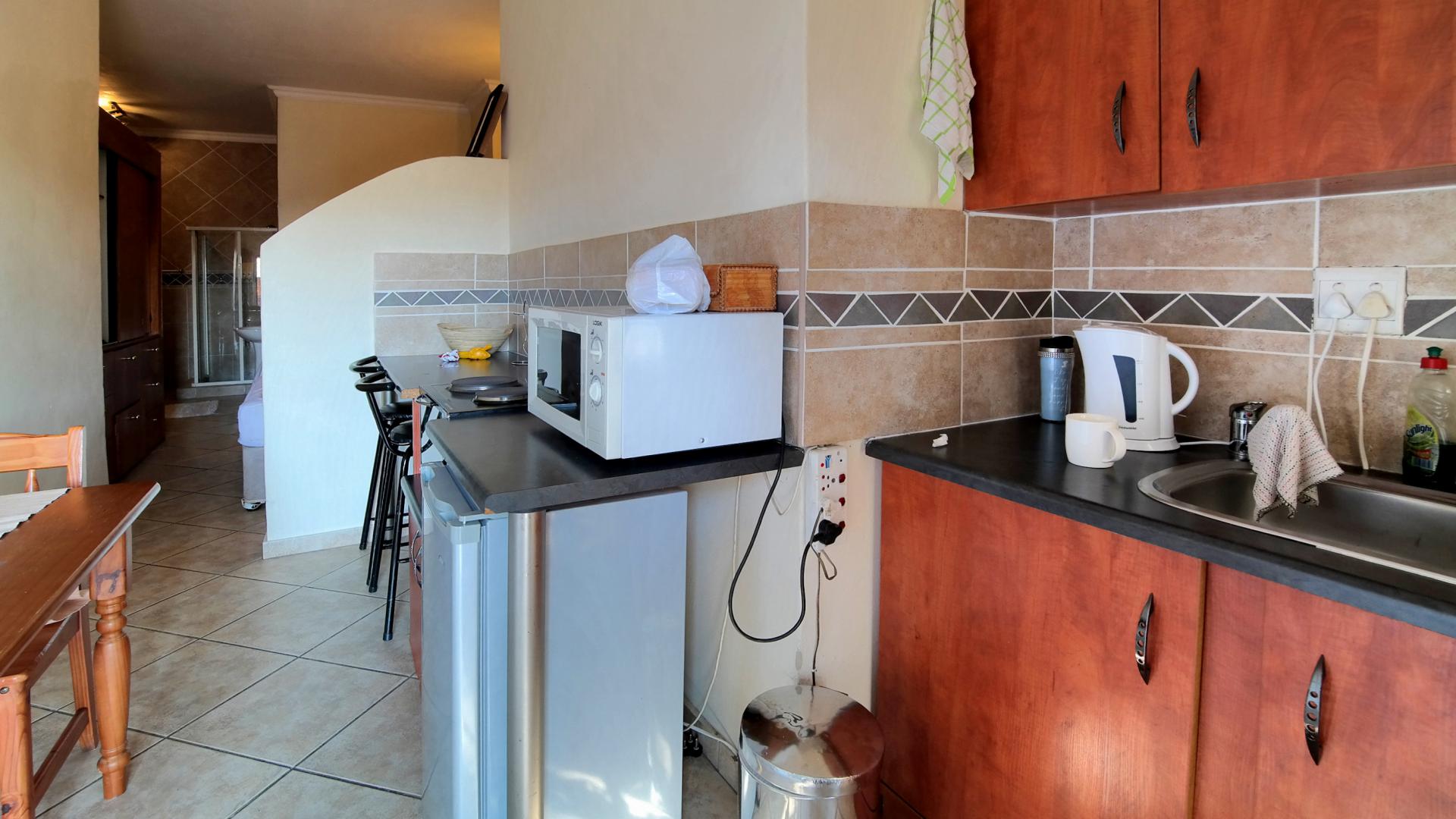 Kitchen - 29 square meters of property in Montana Park