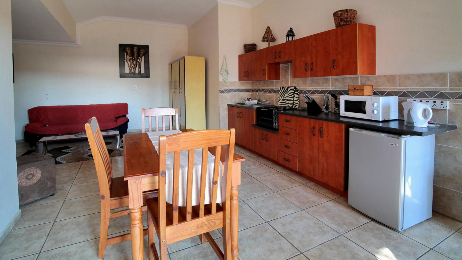 Dining Room - 15 square meters of property in Montana Park