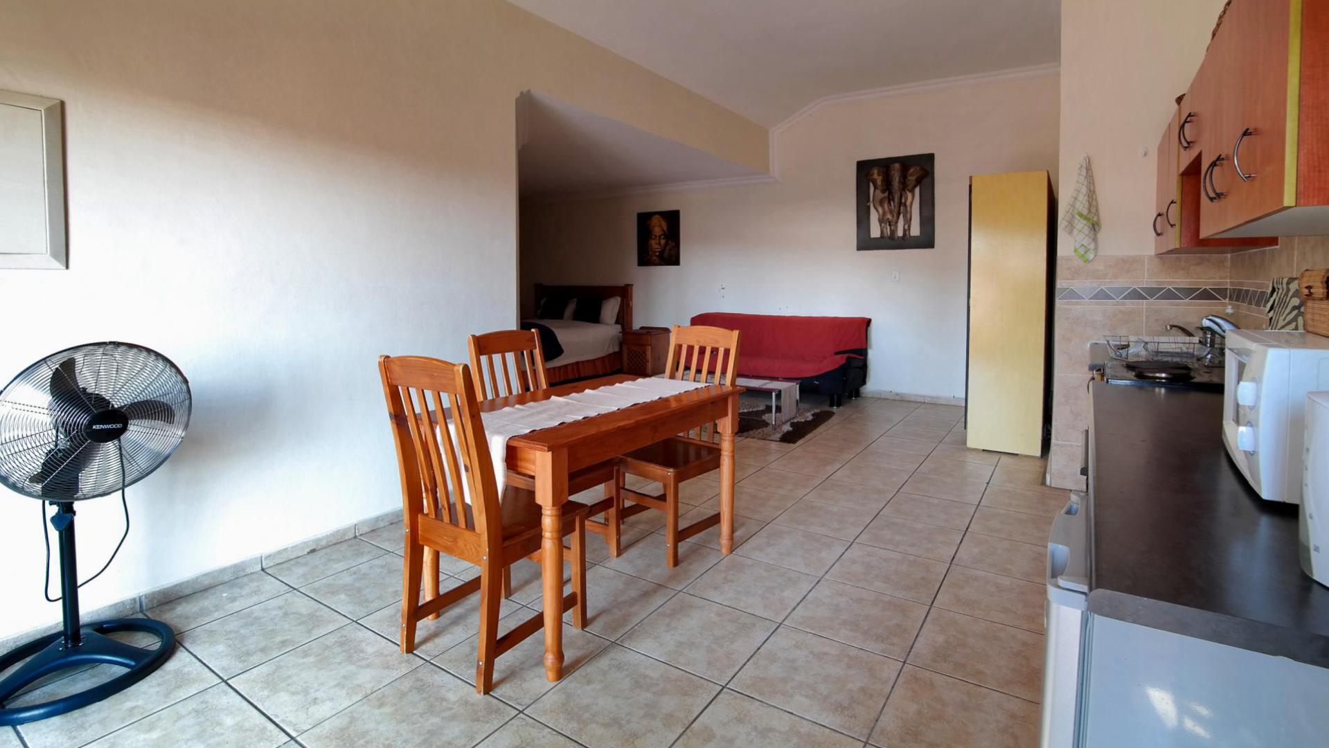 Dining Room - 15 square meters of property in Montana Park