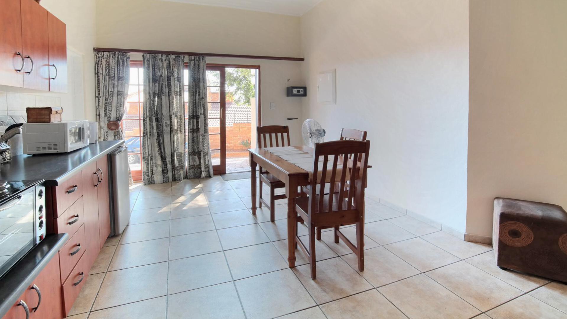 Dining Room - 15 square meters of property in Montana Park