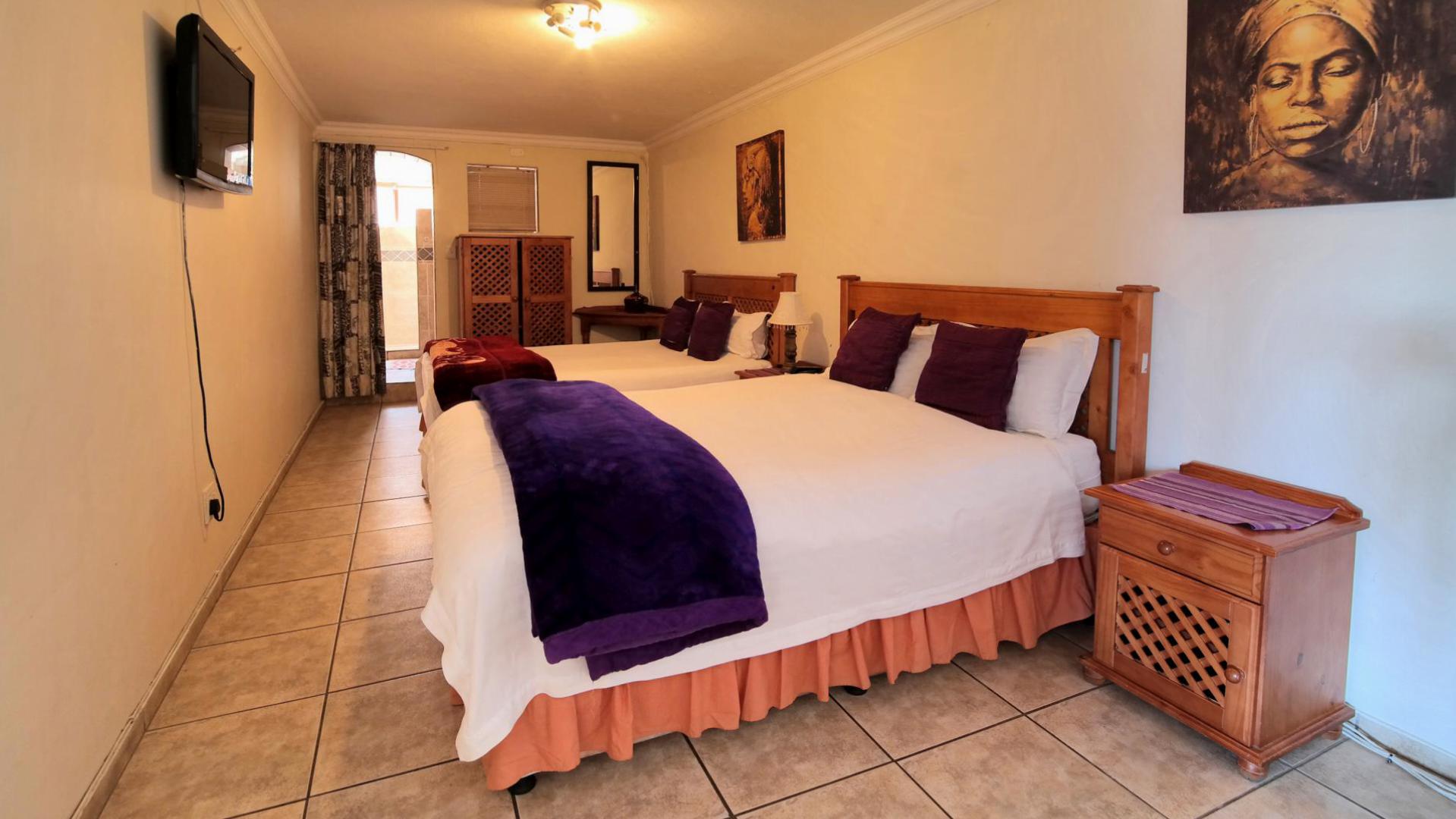 Bed Room 5+ - 99 square meters of property in Montana Park