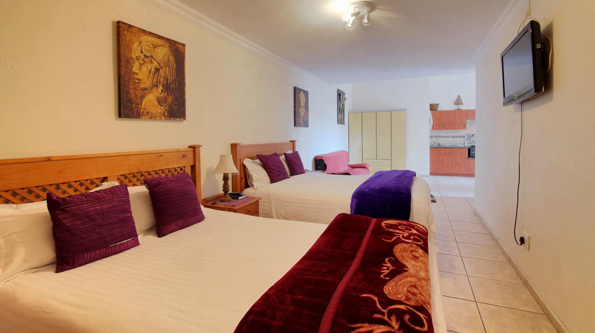 Bed Room 5+ - 99 square meters of property in Montana Park