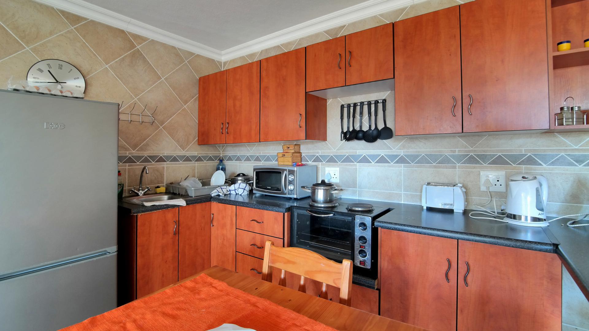 Kitchen - 29 square meters of property in Montana Park