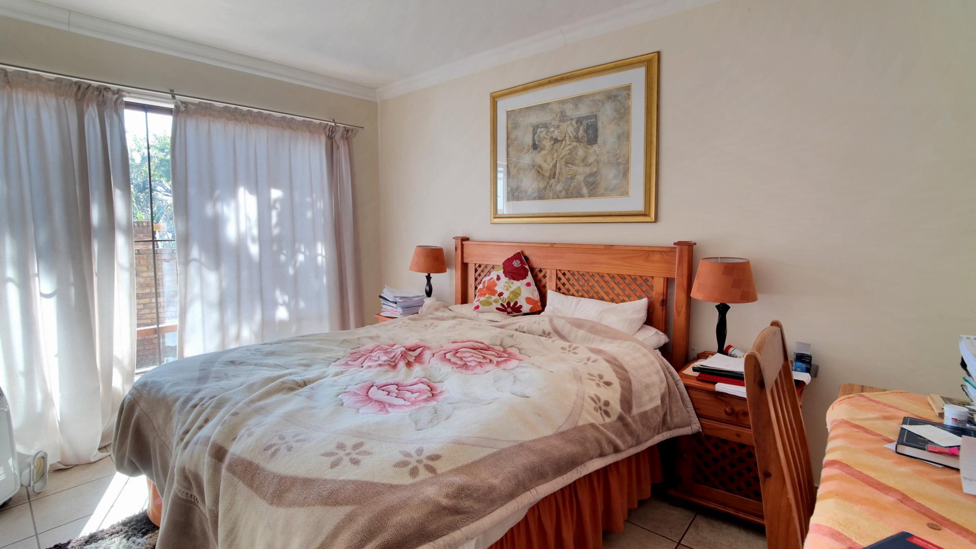 Bed Room 5+ - 99 square meters of property in Montana Park