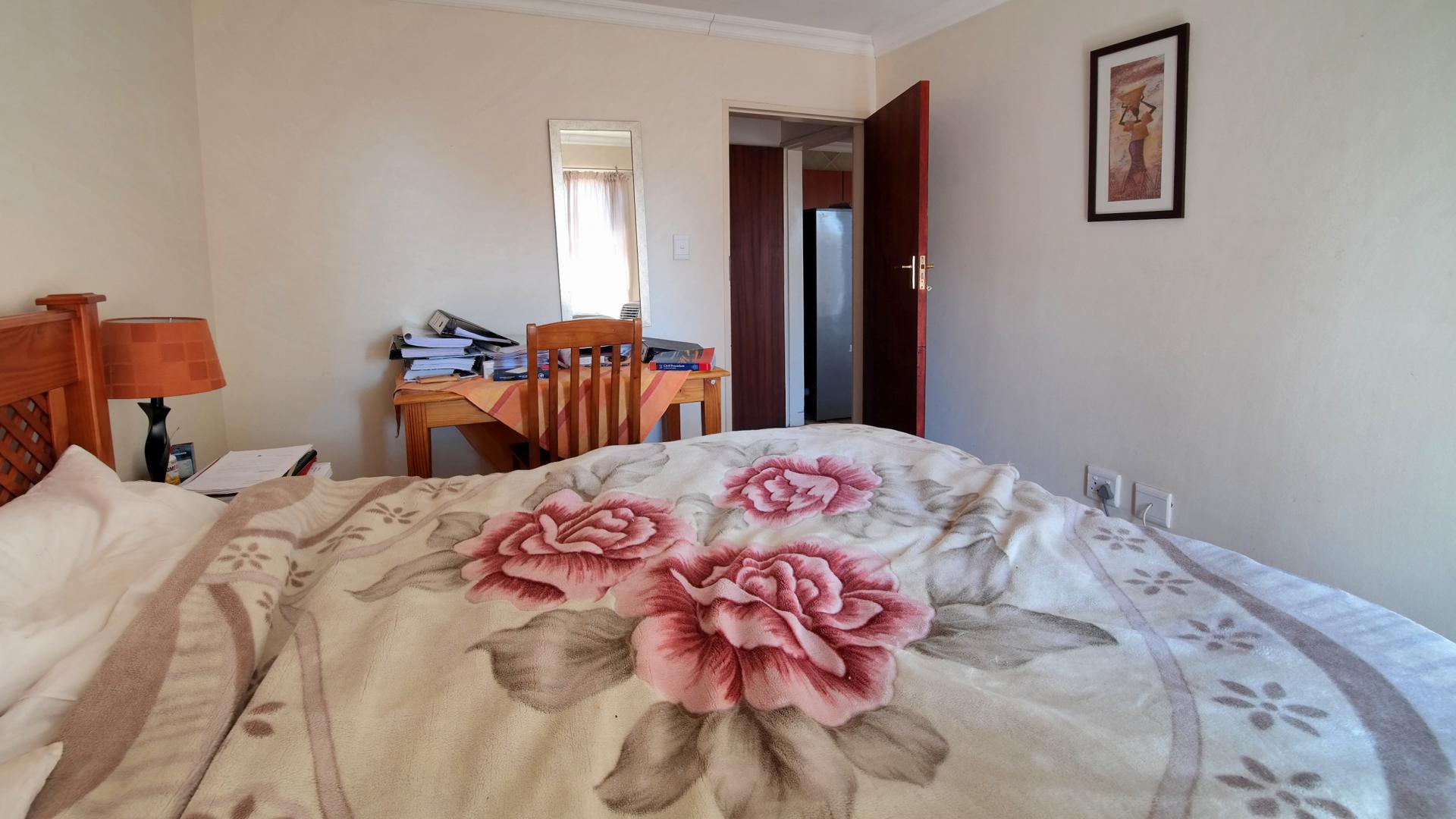 Bed Room 5+ - 99 square meters of property in Montana Park