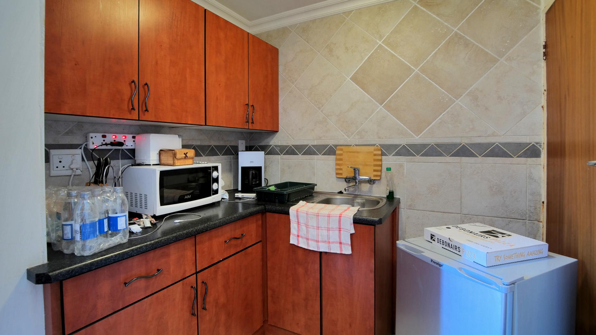 Bed Room 5+ - 99 square meters of property in Montana Park