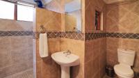 Bathroom 3+ - 49 square meters of property in Montana Park