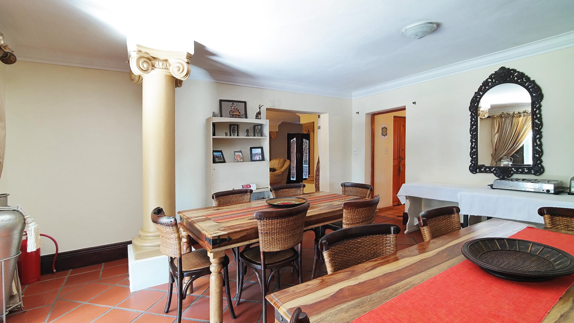 Dining Room - 31 square meters of property in Montana Park