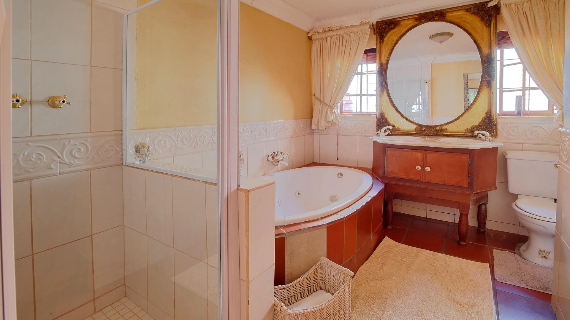 Bathroom 3+ - 36 square meters of property in Montana Park