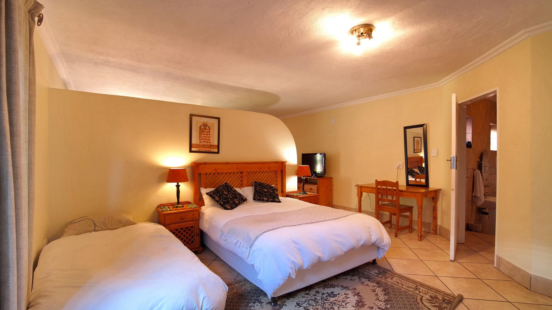 Bed Room 5+ - 88 square meters of property in Montana Park