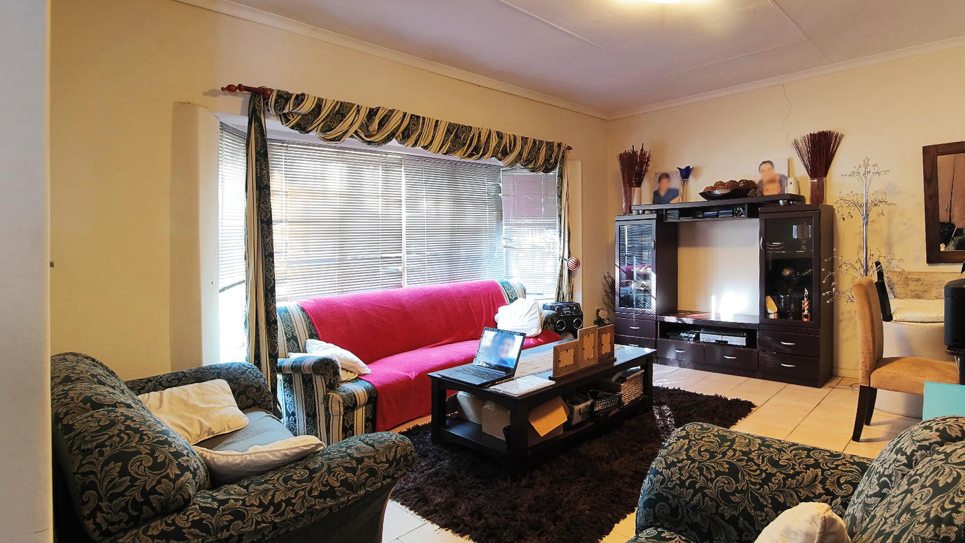 Lounges - 69 square meters of property in Montana Park