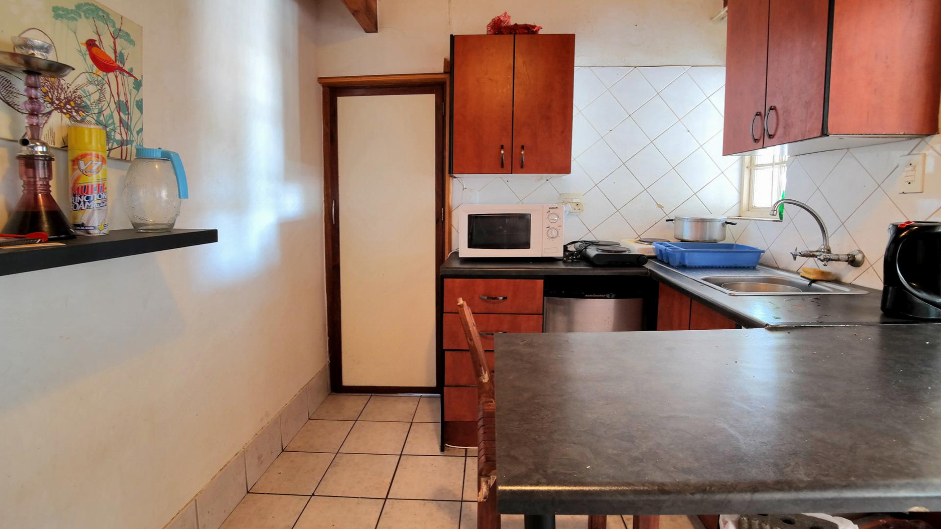 Kitchen - 30 square meters of property in Montana Park
