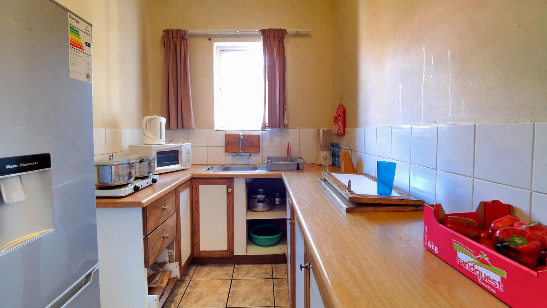 Kitchen - 30 square meters of property in Montana Park