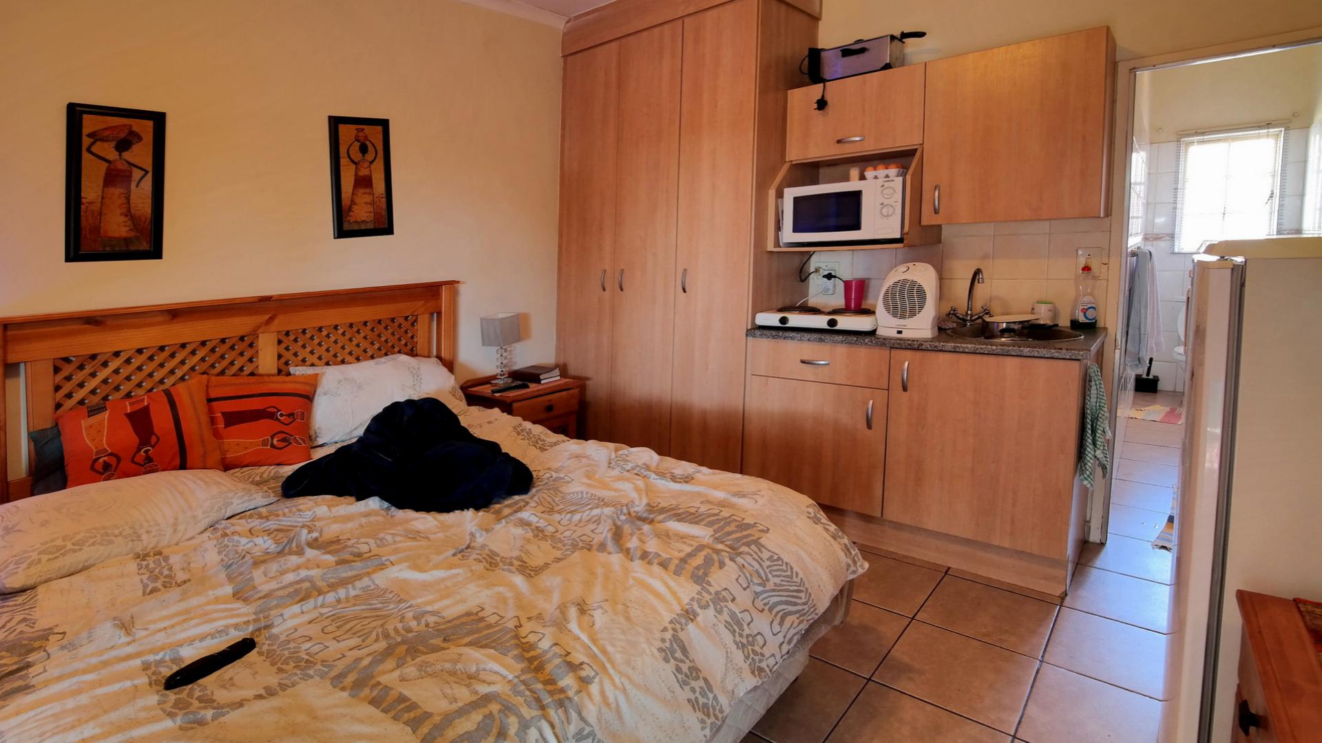 Bed Room 3 - 19 square meters of property in Montana Park