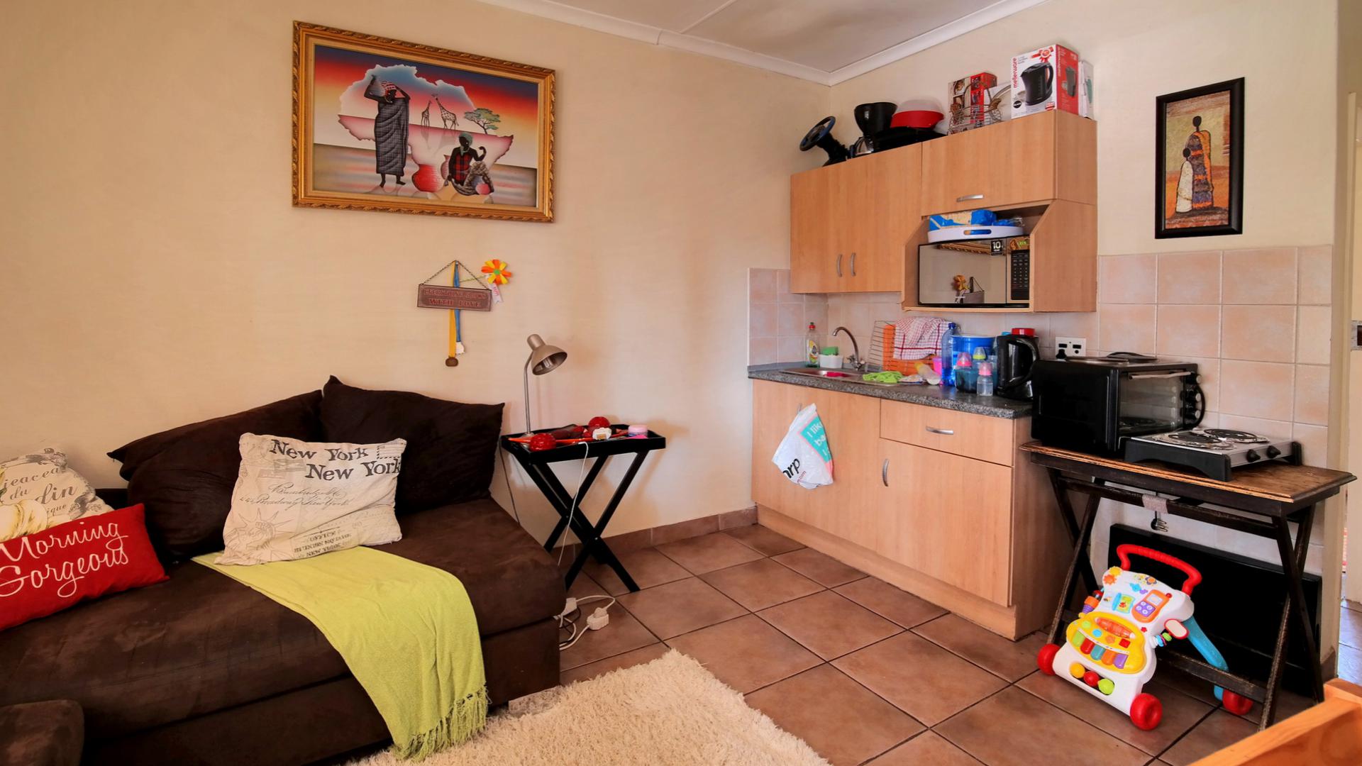 Lounges - 69 square meters of property in Montana Park