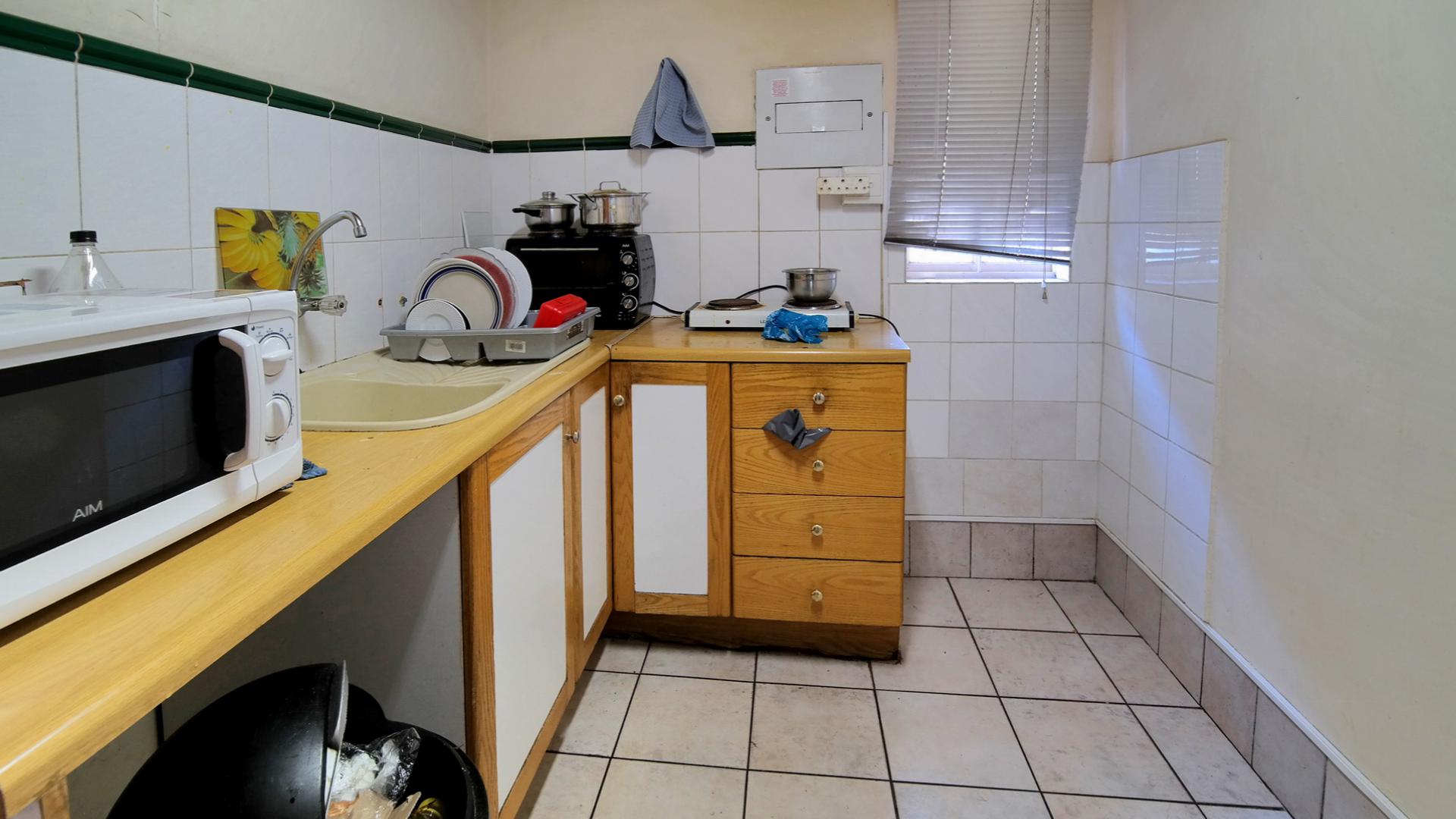 Kitchen - 30 square meters of property in Montana Park