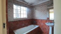 Bathroom 3+ - 46 square meters of property in Montana Park