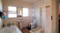 Bathroom 3+ - 46 square meters of property in Montana Park