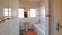 Bathroom 3+ - 46 square meters of property in Montana Park