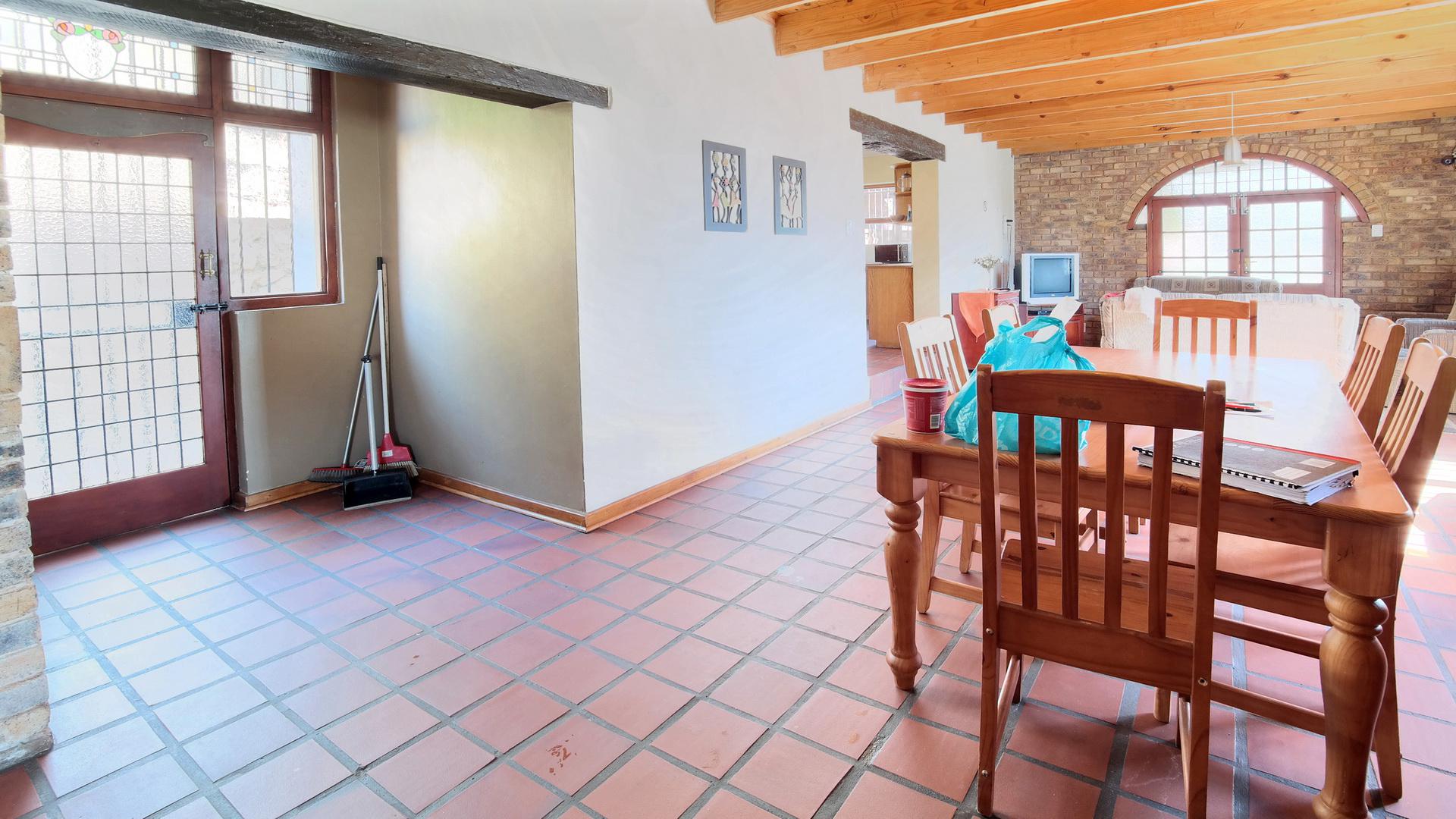 Dining Room - 56 square meters of property in Montana Park