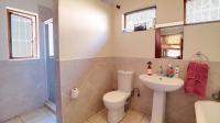 Bathroom 3+ - 26 square meters of property in Montana Park