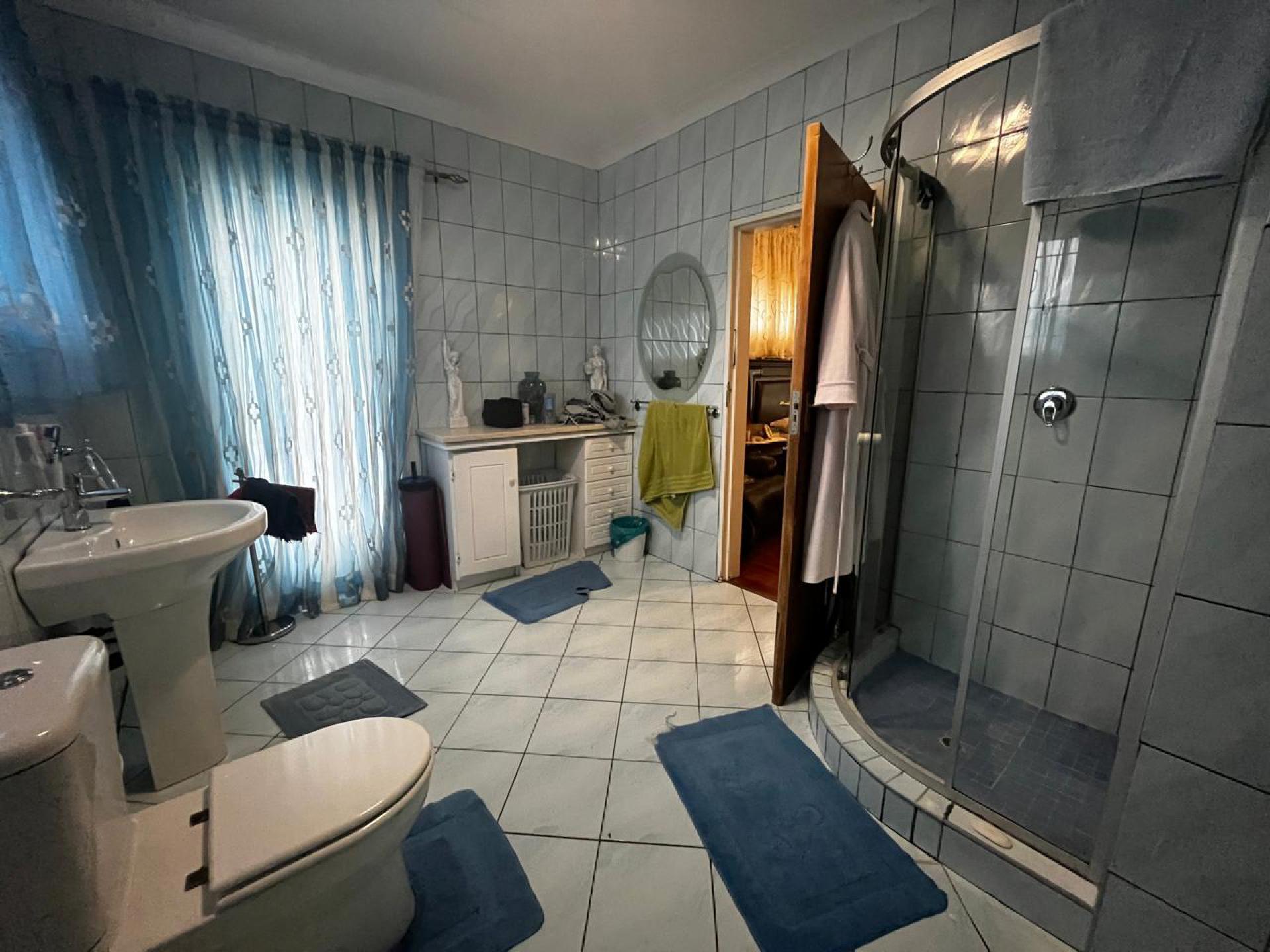 Bathroom 3+ of property in Monument Heights
