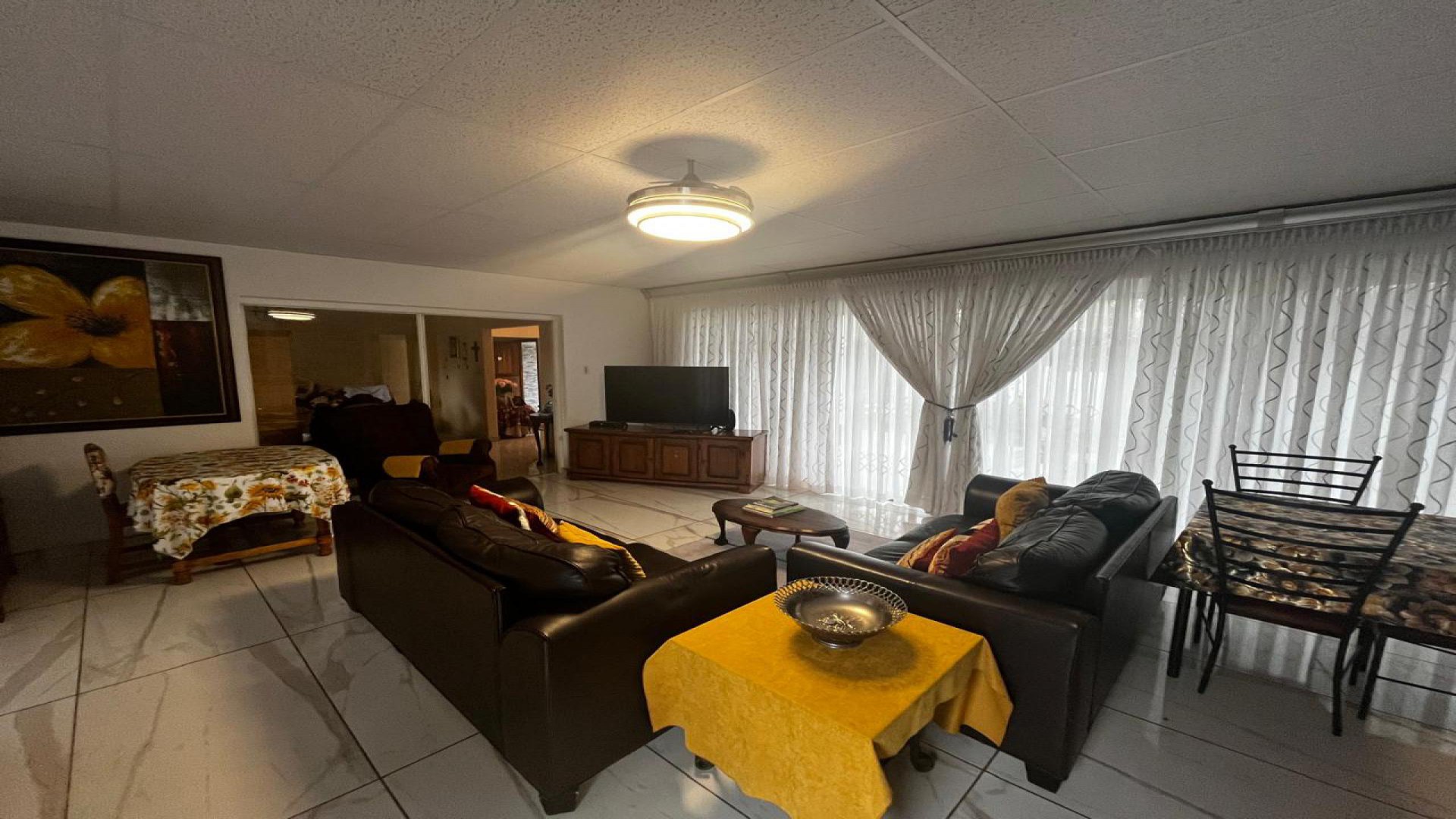 Lounges of property in Monument Heights