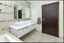 Main Bathroom of property in Copperleaf Golf and Country Estate