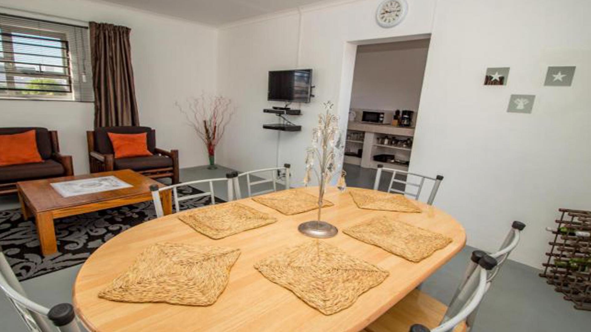 Dining Room - 14 square meters of property in Paternoster