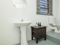 Main Bathroom - 3 square meters of property in Paternoster